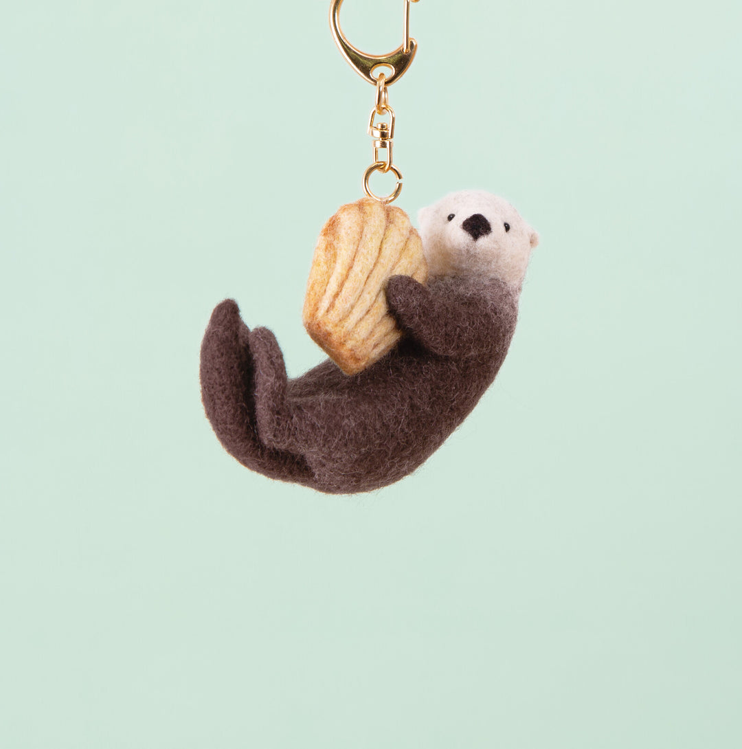 Hamanaka Needle Felting Kit - Sea Otter with Madeleine Keyring (English translation included)