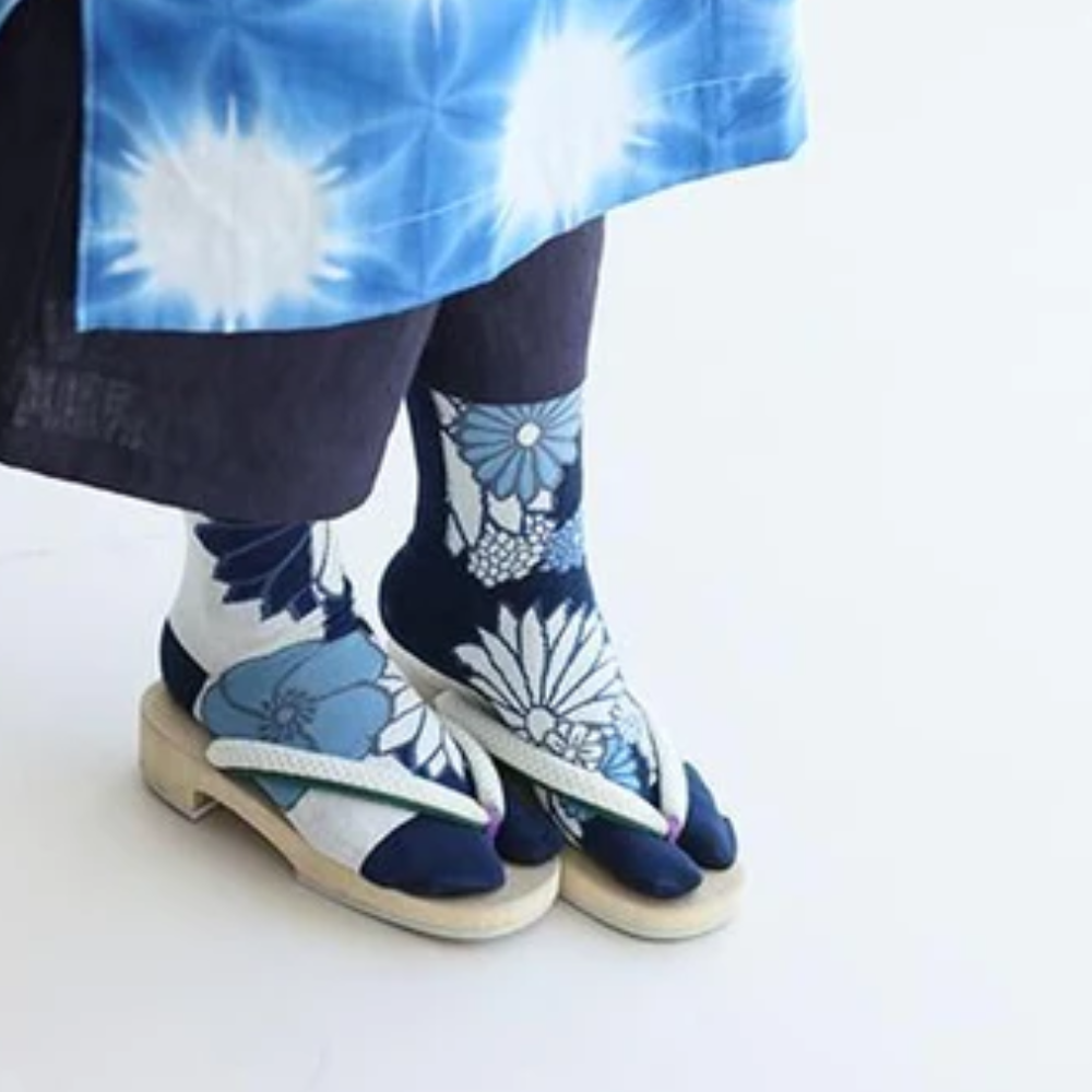 SOU.SOU Kyoto Tabi Socks - Split Toe Design - Blue Chrysanthemum (Size UK 4-6.5)