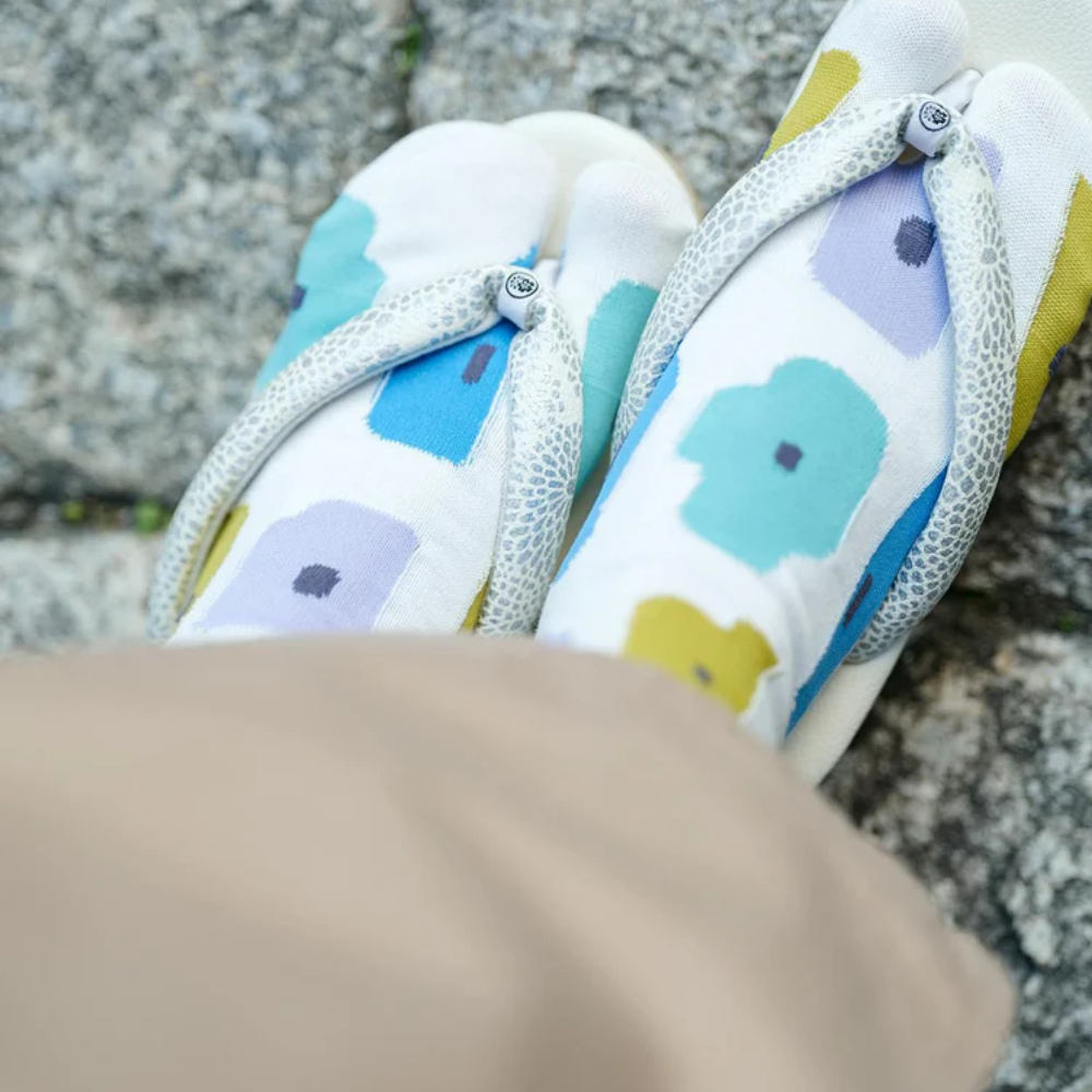 SOU.SOU Kyoto Tabi Socks - Split Toe Design - "Somehow" Floral Print (Size UK 4-6.5)
